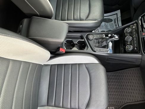 Used 2022 Volkswagen Taos SEL w/ Panoramic Sunroof Package image 39