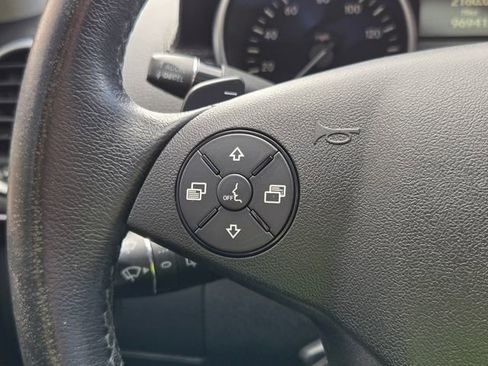 Used 2009 Mercedes-Benz GL 550 4MATIC image 23