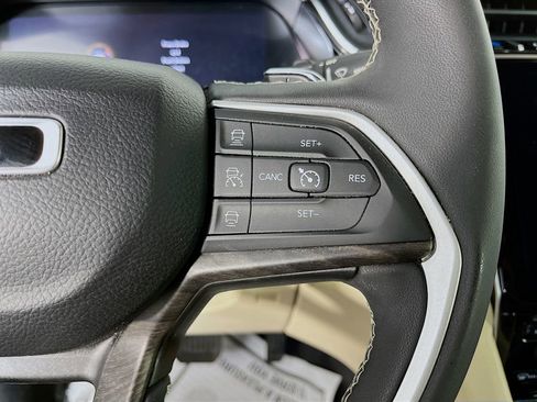 Used 2022 Jeep Grand Cherokee Limited 4xe w/ Luxury Tech Group II AWD/4WD image 17