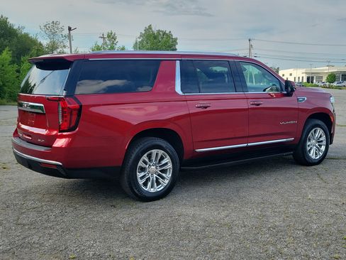 Used 2024 GMC Yukon XL SLT w/ SLT Luxury Package AWD/4WD image 5