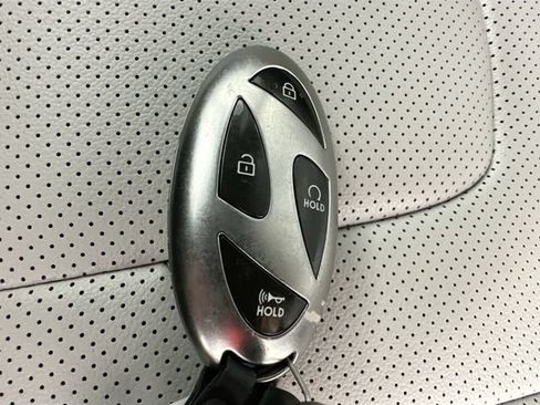 Used 2024 Hyundai Elantra Limited FWD image 17