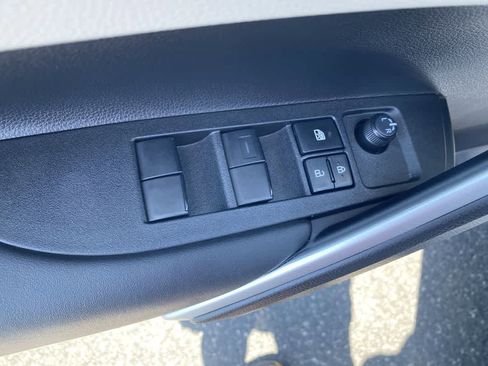 Used 2026 Toyota Corolla Cross L image 13