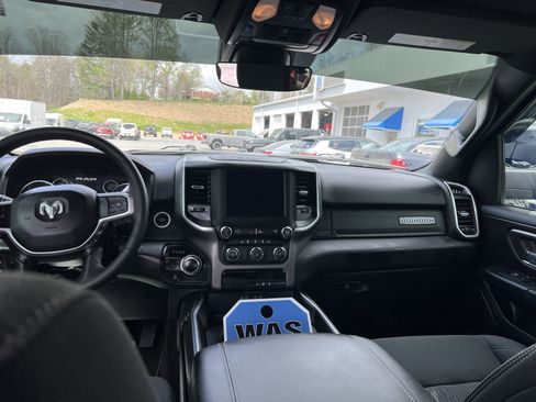 Used 2023 RAM 1500 Big Horn AWD/4WD image 18