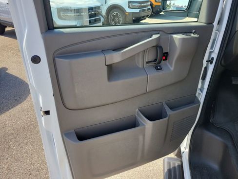 Used 2025 GMC Savana 3500 LT w/ LT Preferred Equipment Group RWD image 15