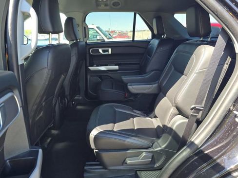 Used 2023 Ford Explorer XLT w/ Equipment Group 202A AWD/4WD image 6