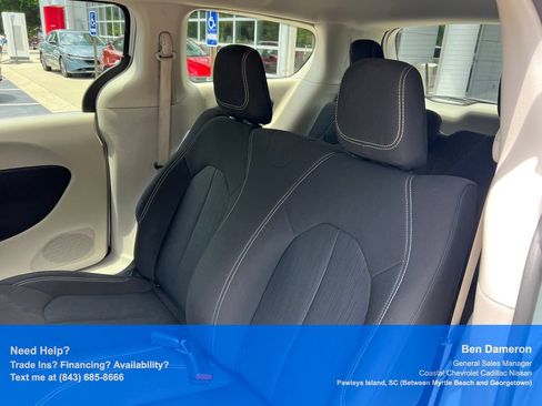 Used 2021 Chrysler Voyager L FWD image 15