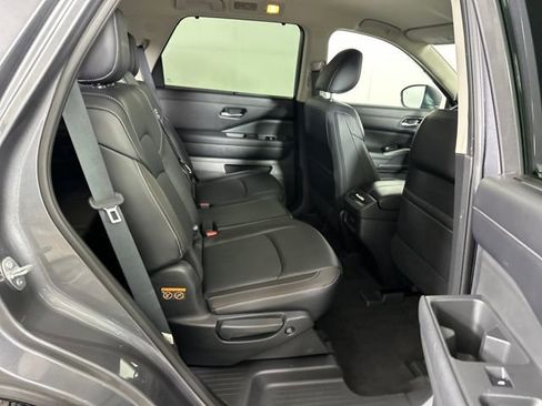 Used 2023 Nissan Pathfinder SL image 27