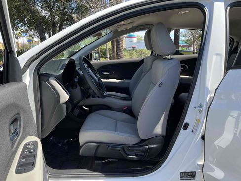 Used 2022 Honda HR-V LX image 4