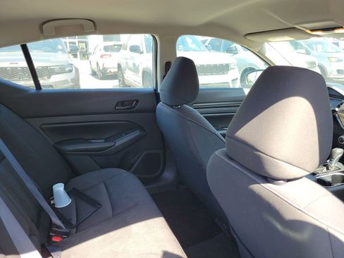 Used 2024 Nissan Altima 2.5 SV FWD image 29
