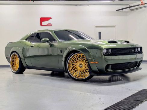 Used 2022 Dodge Challenger SRT Hellcat RWD image 2