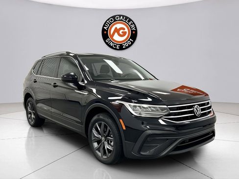 Used 2022 Volkswagen Tiguan SE image 1