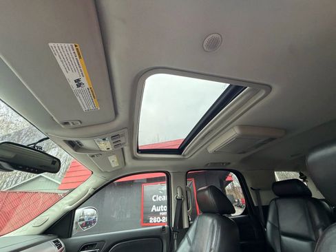 Used 2007 Cadillac Escalade AWD w/ Information Package image 12