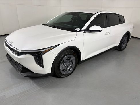 New 2026 Kia K4 FWD image 4