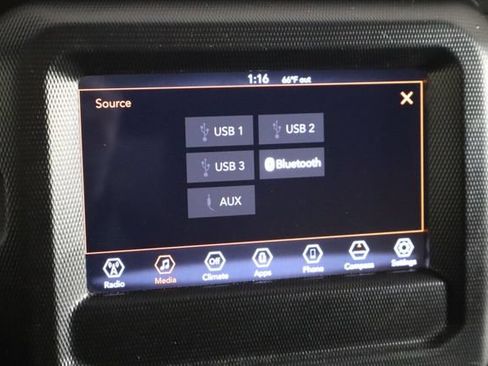 Used 2018 Jeep Wrangler Unlimited Sahara AWD/4WD image 27