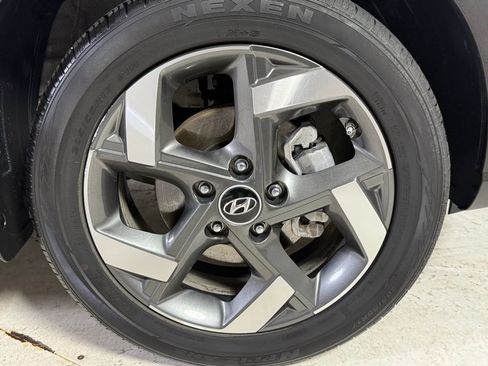 Used 2023 Hyundai Venue SEL image 9