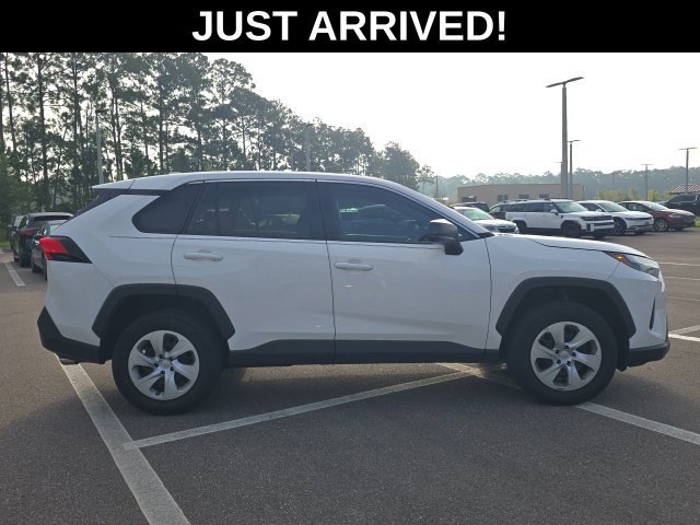 Used 2024 Toyota RAV4 LE FWD image 3