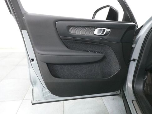 Used 2025 Volvo XC40 B5 Plus AWD/4WD image 21