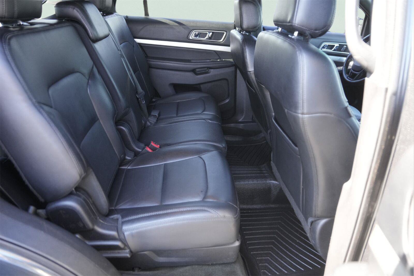 Used 2016 Ford Explorer XLT w/ Equipment Group 202A AWD/4WD image 17