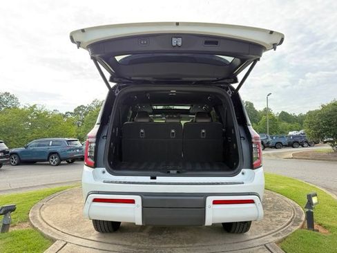 Used 2025 Nissan Armada Platinum w/ Convenience Package RWD image 33