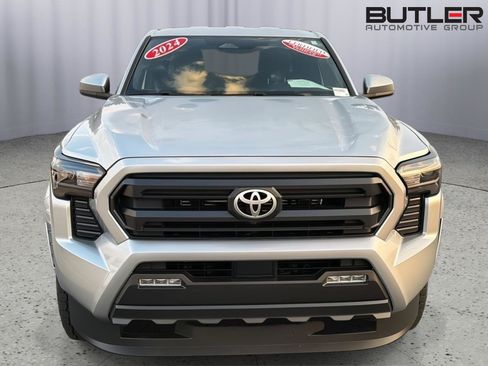 Certified 2024 Toyota Tacoma SR5 AWD/4WD image 9
