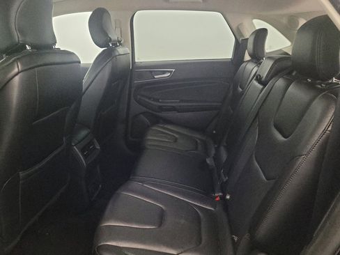 Used 2019 Ford Edge Titanium AWD/4WD image 18