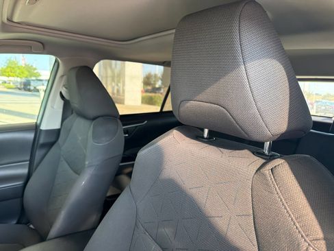 Used 2021 Toyota RAV4 XLE w/ Convenience Package AWD/4WD image 6