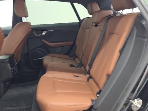 Used 2021 Audi Q8 Premium Plus AWD/4WD image 5