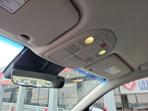 Used 2025 Genesis G70 2.5T AWD/4WD image 30