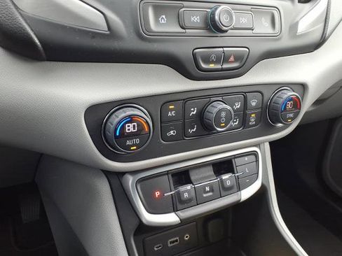 Used 2022 GMC Terrain SLE w/ Driver Convenience Package image 24