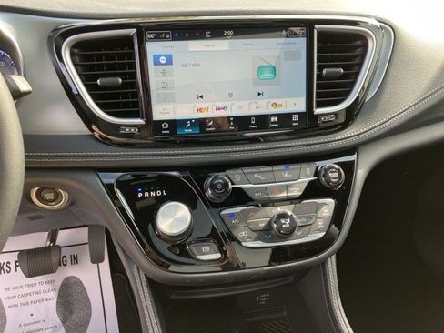 New 2026 Chrysler Pacifica Limited w/ S Appearance Package FWD image 17