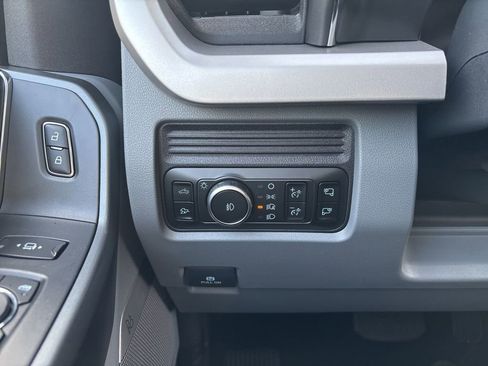 New 2026 Ford F250 XLT w/ XLT Premium Package AWD/4WD image 11