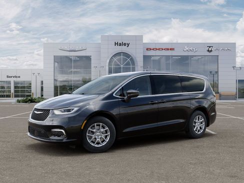 New 2026 Chrysler Pacifica Select image 2