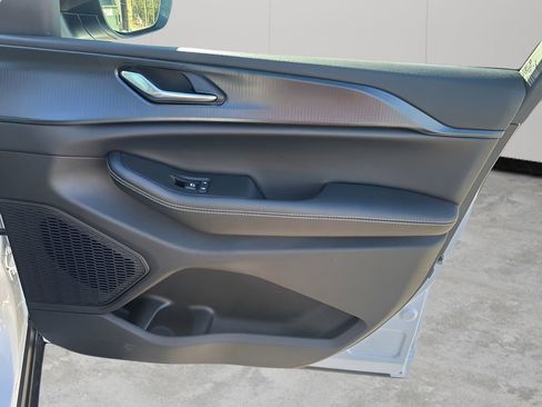 New 2025 Jeep Grand Cherokee L Laredo w/ Luxury Tech Group I image 12