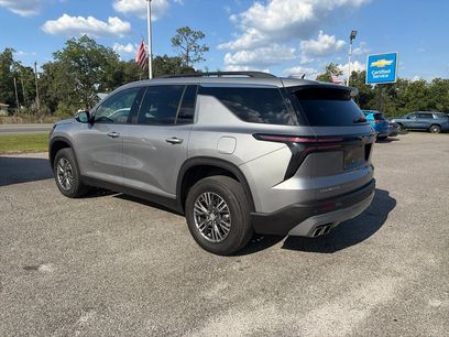 Used 2025 Chevrolet Traverse LT