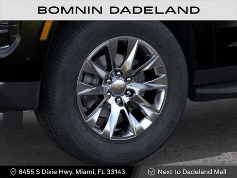 Used 2026 Chevrolet Suburban Premier image 9