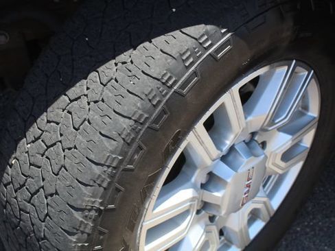 Used 2024 GMC Sierra 2500 SLE w/ SLE Value Package; AWD/4WD image 12