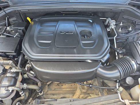 Used 2019 Jeep Grand Cherokee Limited AWD/4WD image 18