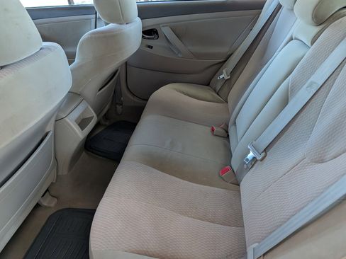 Used 2010 Toyota Camry LE image 9