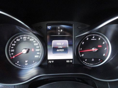 Used 2018 Mercedes-Benz GLC 300 4MATIC w/ Premium Package image 16