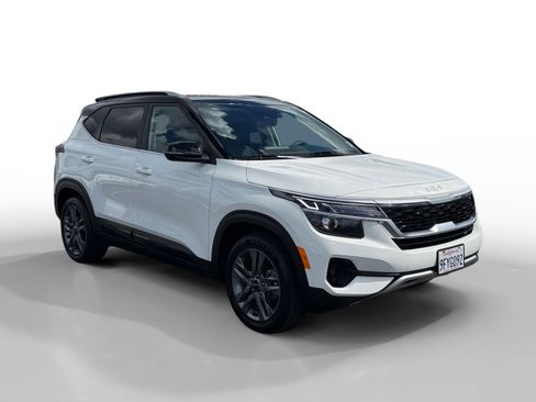 Used 2023 Kia Seltos S w/ Navigation Package FWD image 7