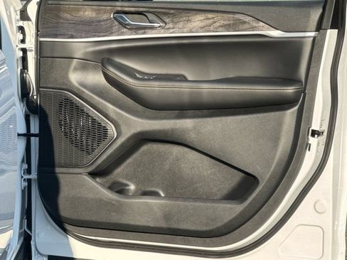 New 2026 Jeep Grand Cherokee Limited AWD/4WD image 14