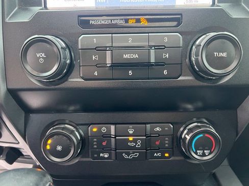 Used 2019 Ford F150 XLT w/ Equipment Group 302A Luxury AWD/4WD image 27