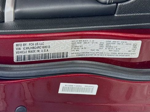 Used 2024 Jeep Grand Cherokee Limited w/ Luxury Tech Group II AWD/4WD image 31