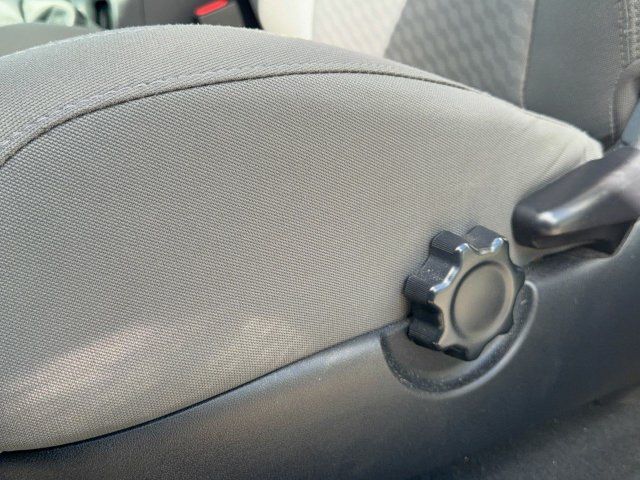 Used 2022 Toyota Tacoma SR AWD/4WD image 15