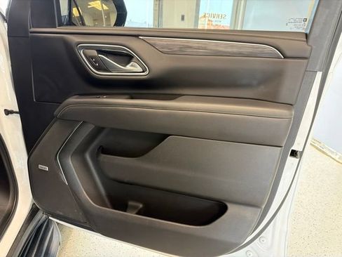 Used 2022 GMC Yukon SLT w/ SLT Premium Package AWD/4WD image 52