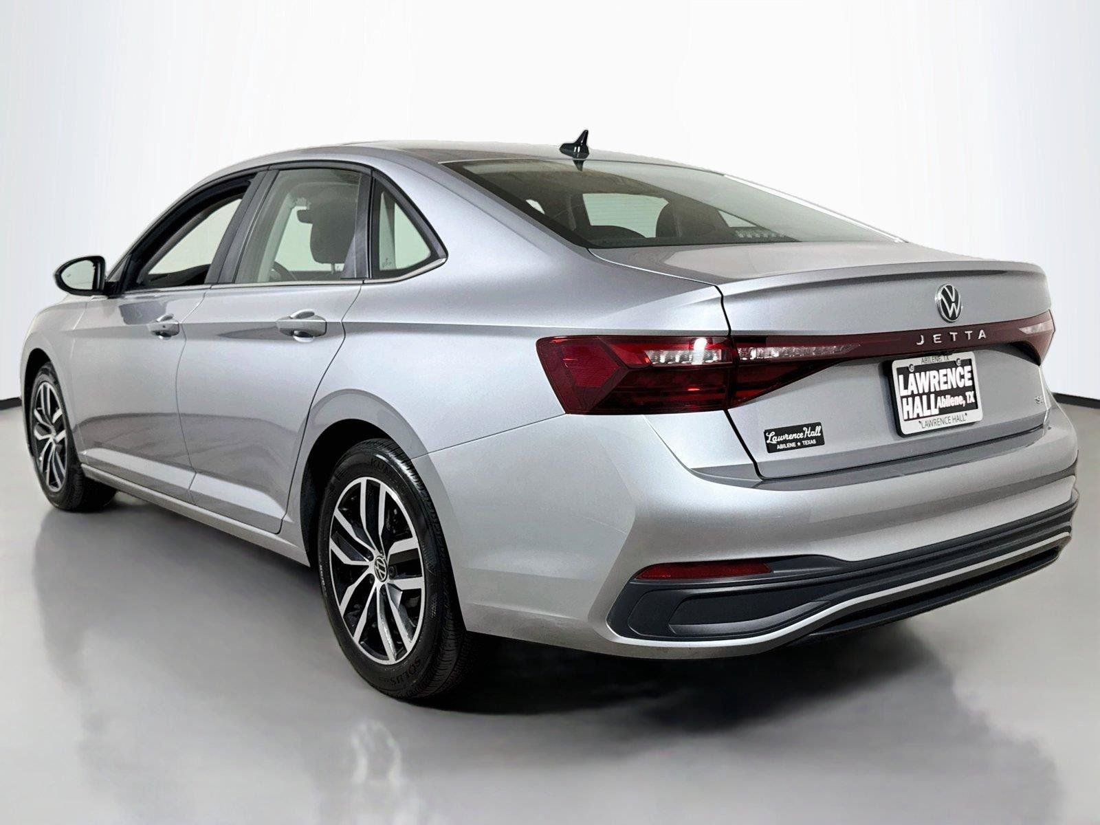 Used 2025 Volkswagen Jetta SE FWD image 6