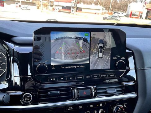 Used 2024 Nissan Pathfinder SL image 21