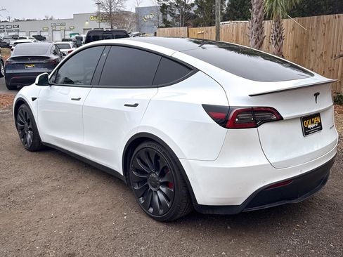 Used 2022 Tesla Model Y Performance image 8