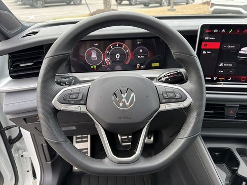 New 2026 Volkswagen Tiguan SE R-Line FWD image 26