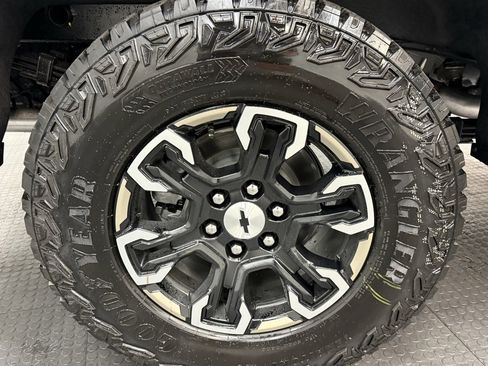 New 2026 Chevrolet Silverado 1500 ZR2 image 12